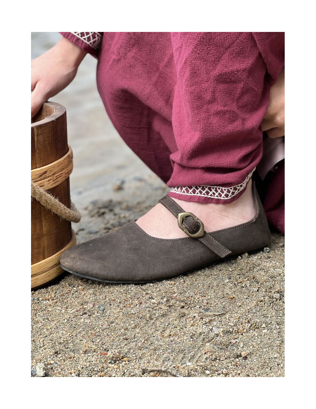 Bruine middeleeuwse schoenen voor dames Rieke Tienda Medieval