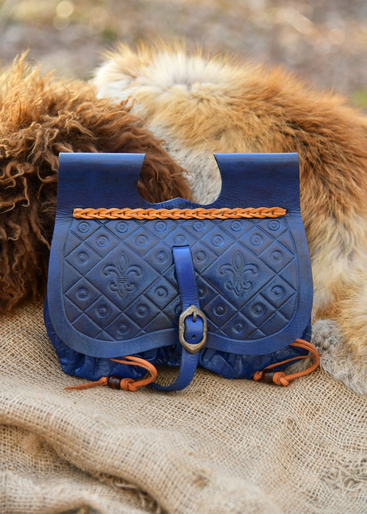 Bolso riñonera medieval Dordrecht en cuero azul, siglos XIV-XV