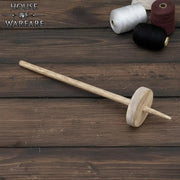 Husillo medieval en madera para hilado a mano