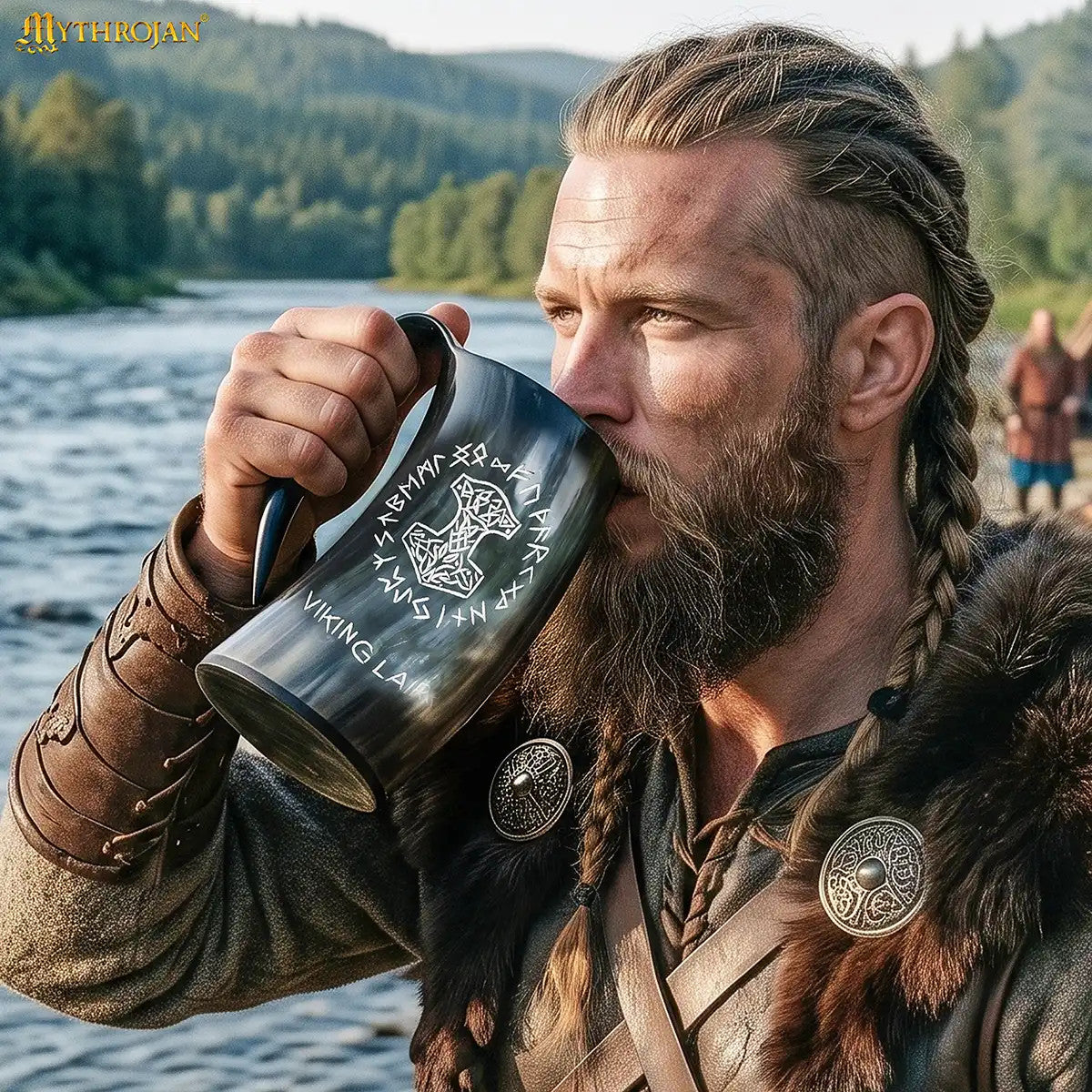 Jarra vikinga en asta, diseño martillo de Thor