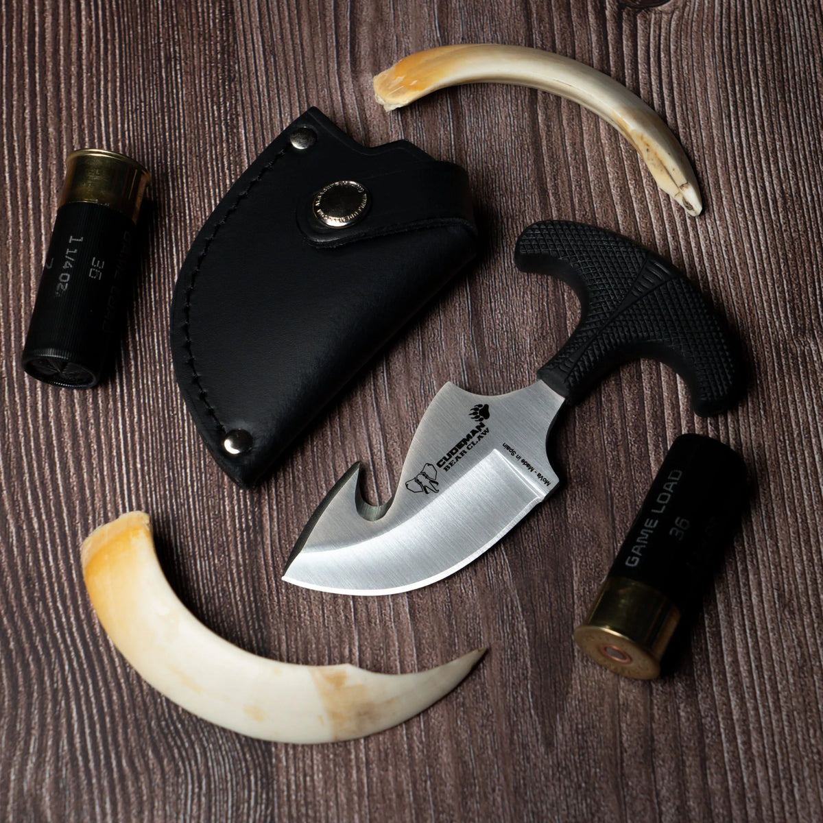 Cuchillo táctico mango caucho, hoja 8 cms.