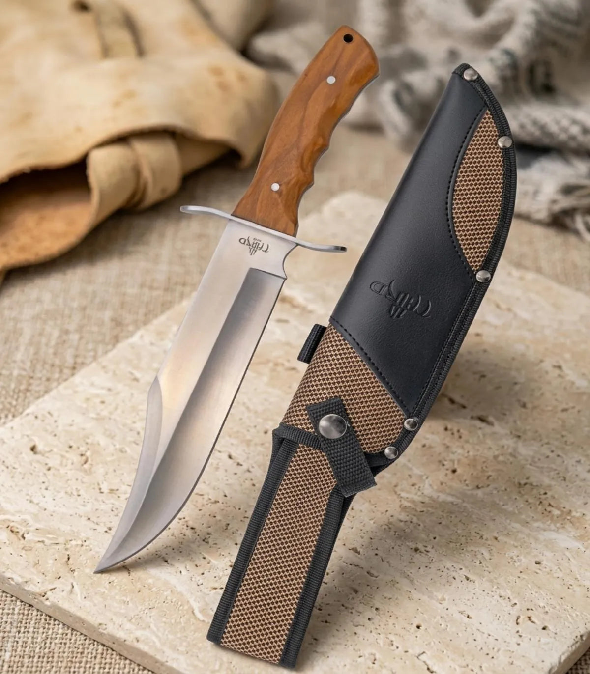 Cuchillo de caza Third Bowie acero 440, madera olivo_IA